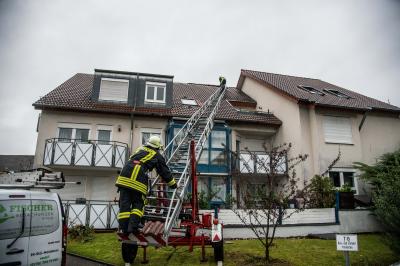 Winterbach: Windhose verwuestet Strassenzug - Daecher abgedeckt 